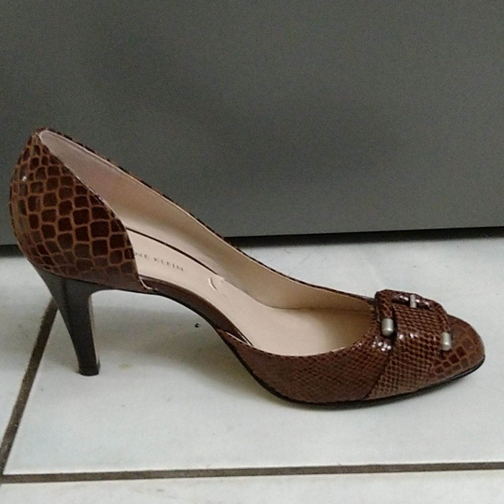 Heels - Picture 3 of 5